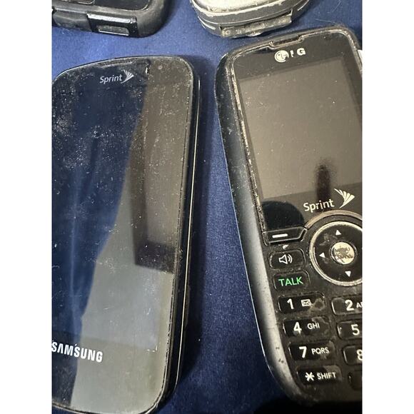cell phones Lot of 16 older models in need of repair for parts or repair - - Picture 10 of 12